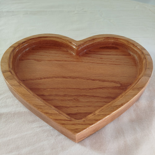Bandeja corazón en madera de roble hecha a mano con aceite natural