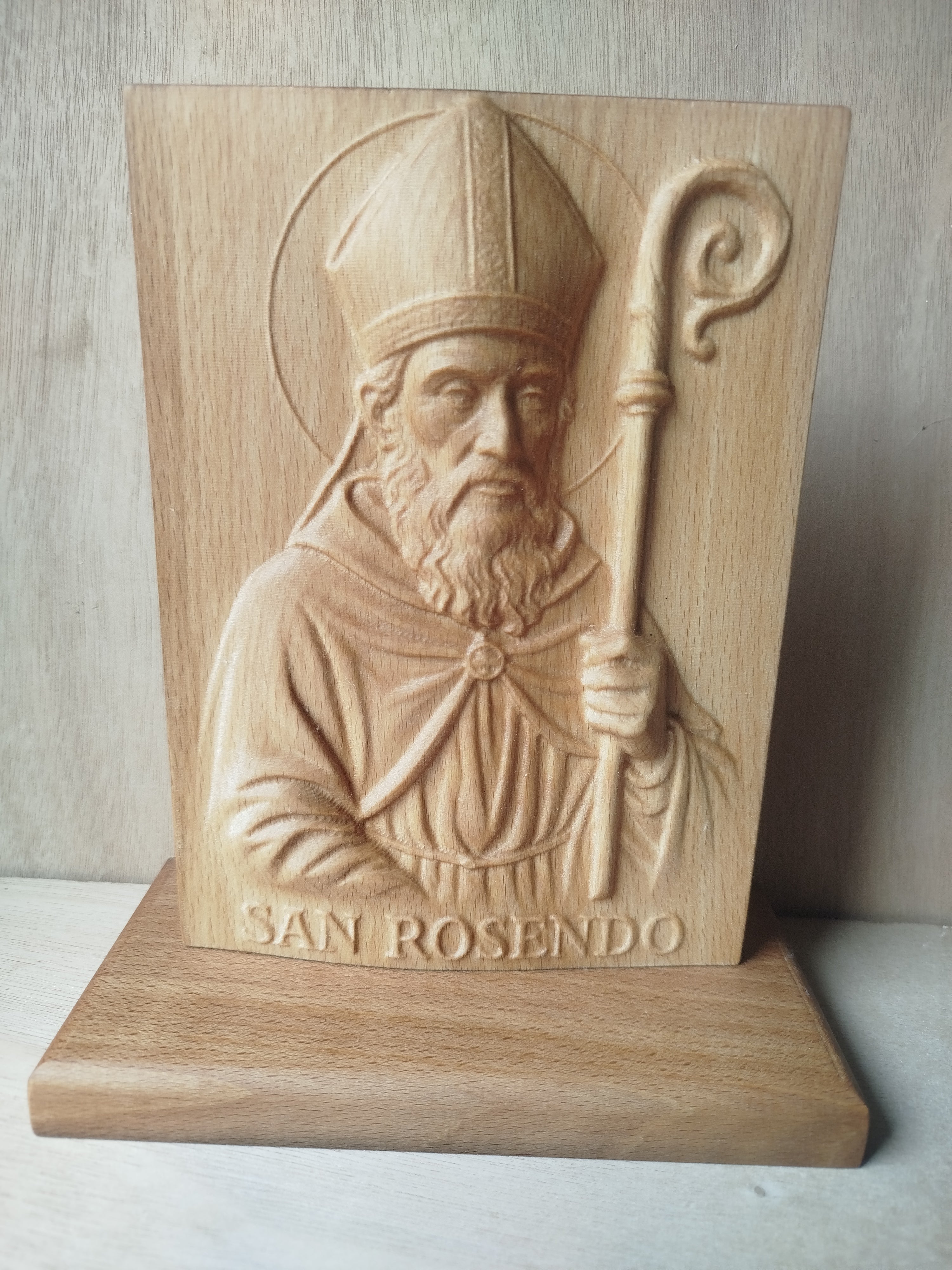 San Rosendo talla en relieve madera de haya
